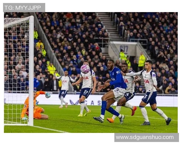 弗兰克谈战埃弗顿喜用大力界外球穆阿尼有望迎来首发新机会 弗兰克谈战埃弗顿喜用大力界外球穆阿尼有望迎来首发新机会