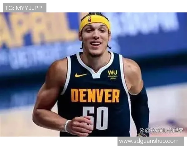 戈登状态火热再砍五十分强势突破防线双手暴扣点燃全场