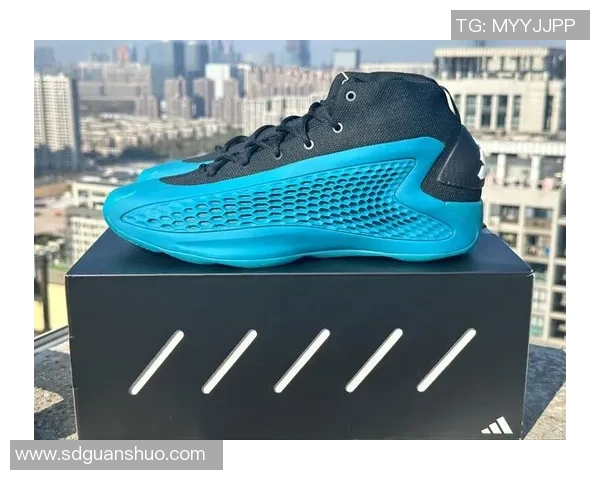 华子与基友搞怪评选年度最佳球鞋 聚焦AE 1全新解读