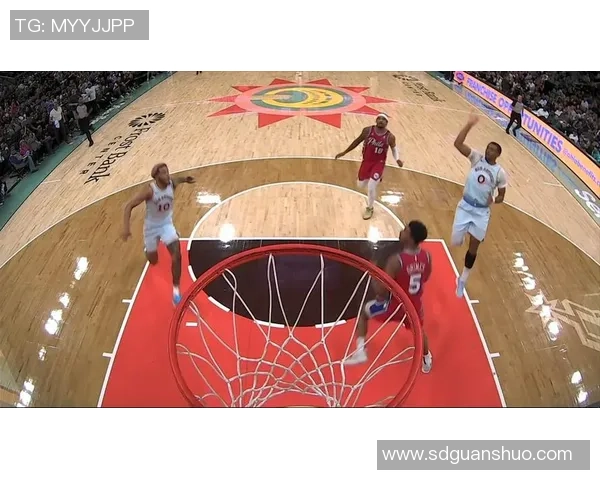 加西亚精准反击助攻米卡波特空接暴扣完成精彩2+1表演